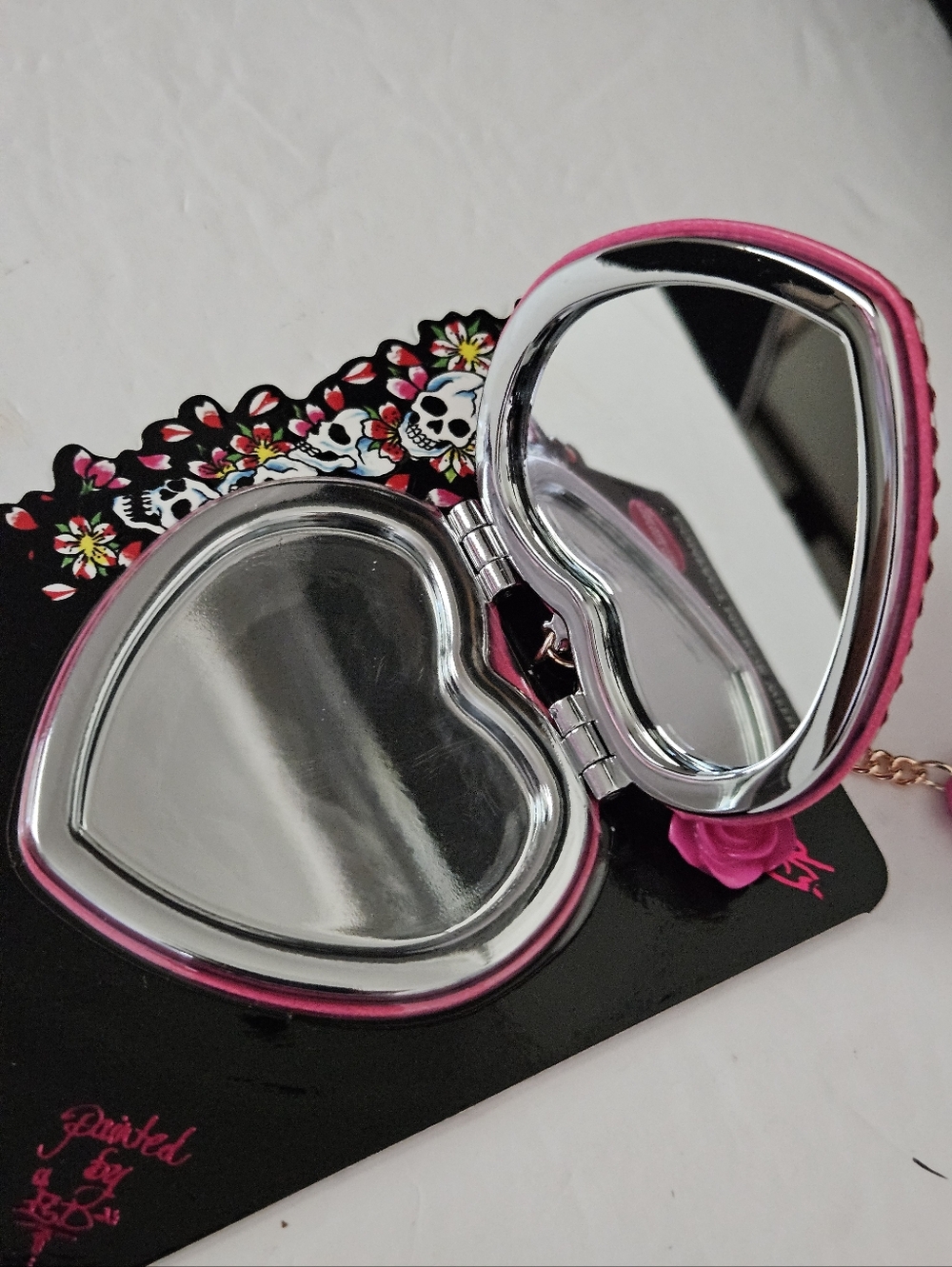 Ed Hardy NWT Charms Compact Mirror Keychain - Picture 3 of 4